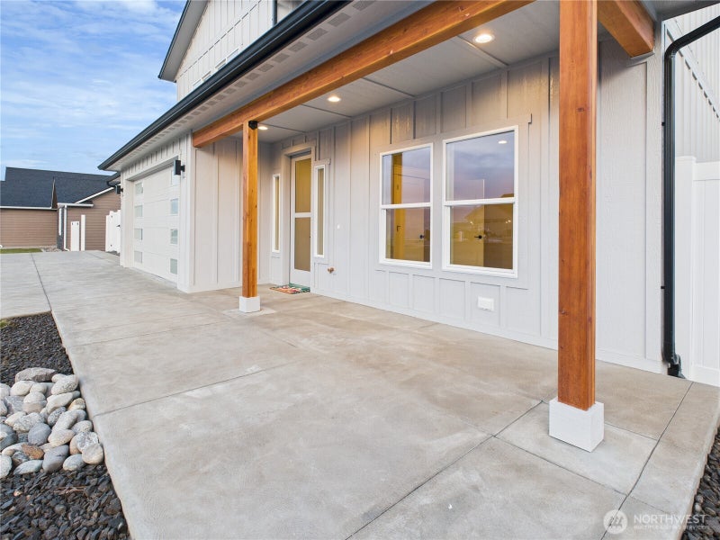 857 NE Tyler Place