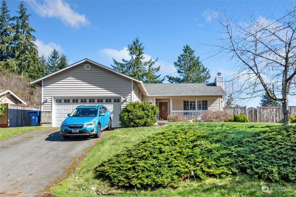 Photo of 20703 Crawford Road, Lynnwood, WA 98036 (MLS # 2049129)