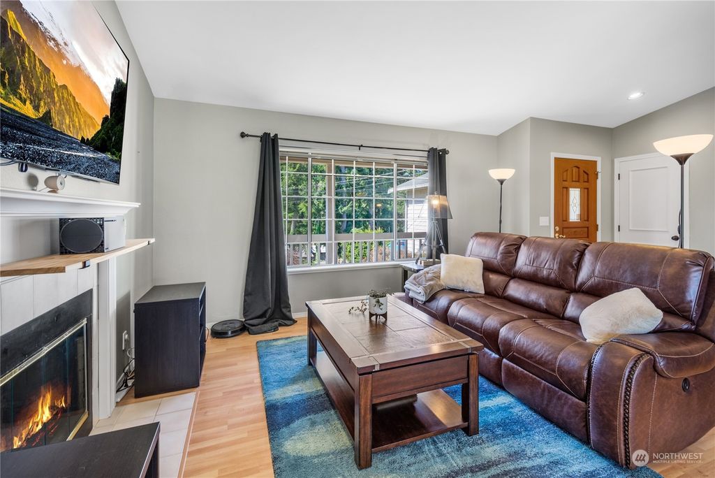 Photo of 20703 Crawford Road, Lynnwood, WA 98036 (MLS # 2049129)