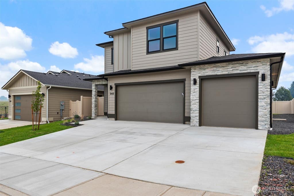 Photo of 545 S Perry Avenue, East Wenatchee, WA 98802 (MLS # 2573418)