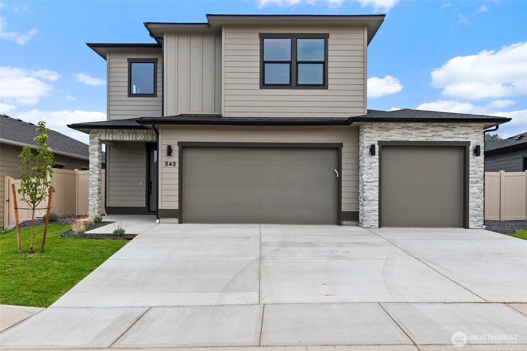 Photo of 545 S Perry Avenue, East Wenatchee, WA 98802 (MLS # 2573418)