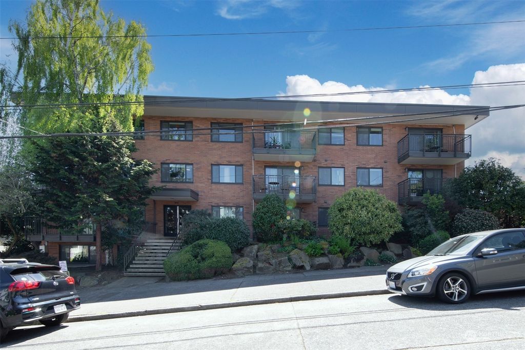 Photo of 911 N 73rd St #104, Seattle, WA 98103 (MLS # 2226242)