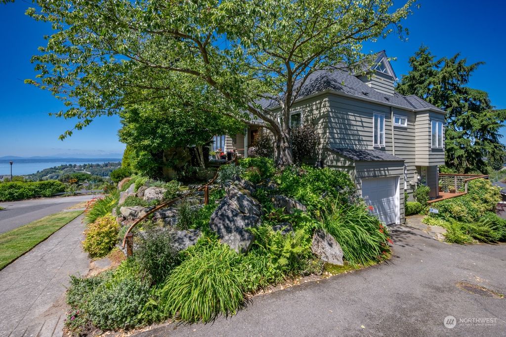 Photo of 816 W Blaine Street, Seattle, WA 98119 (MLS # 2028708)