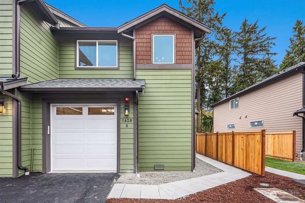Photo of 1420 SW 122nd Lane #B, Burien, WA 98146 (MLS # 2303538)