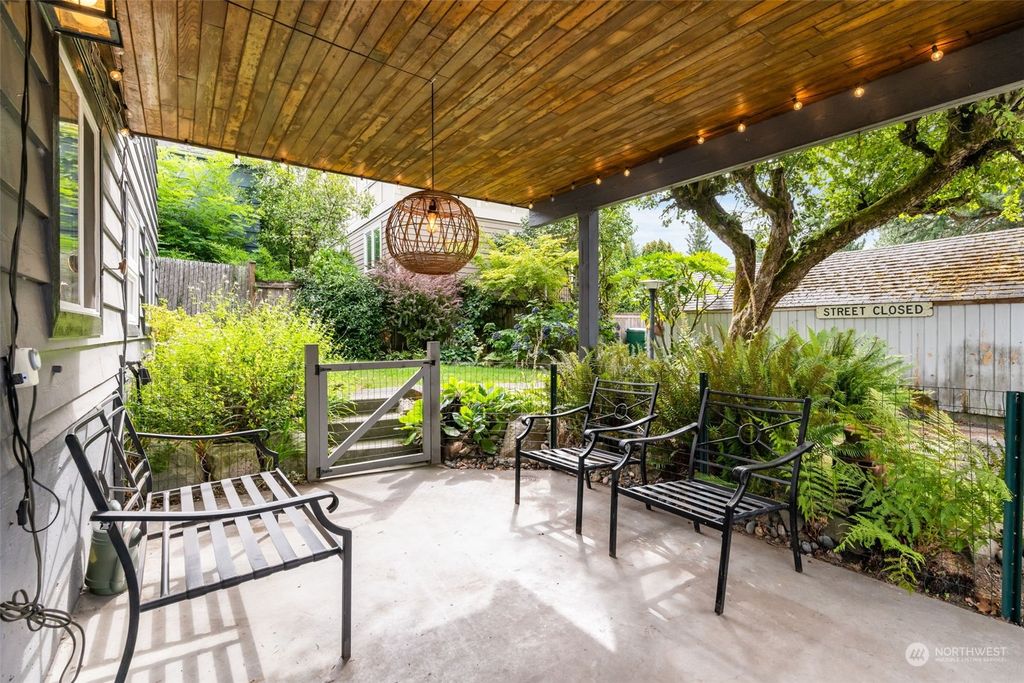 Photo of 10350 Interlake Avenue N, Seattle, WA 98133 (MLS # 2286413)