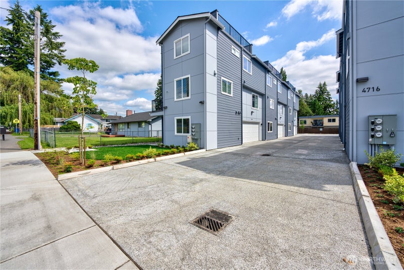 4716 72nd St NE Street NE 101