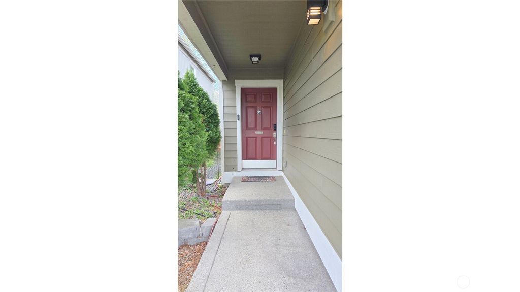 Photo of 17933 73rd Avenue E, Puyallup, WA 98375 (MLS # 2512090)
