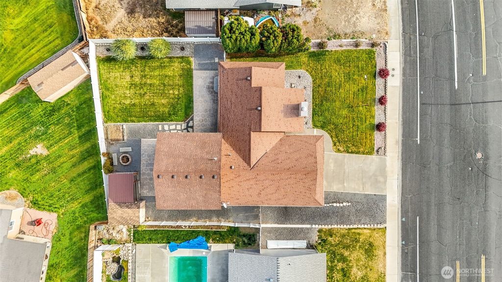 Photo of 319 N Grape Drive, Moses Lake, WA 98837 (MLS # 2448386)