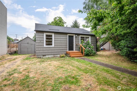 Photo of 1158 10th Avenue, Longview, WA 98632 (MLS # 2545491)