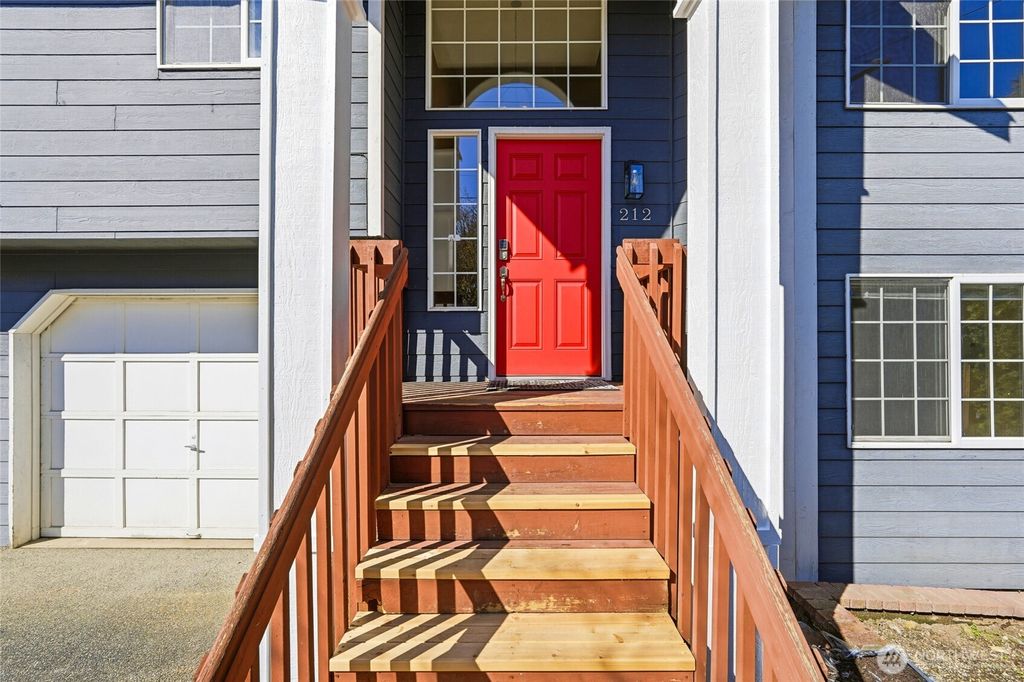 Photo of 212 9th Street, Snohomish, WA 98290 (MLS # 2500738)