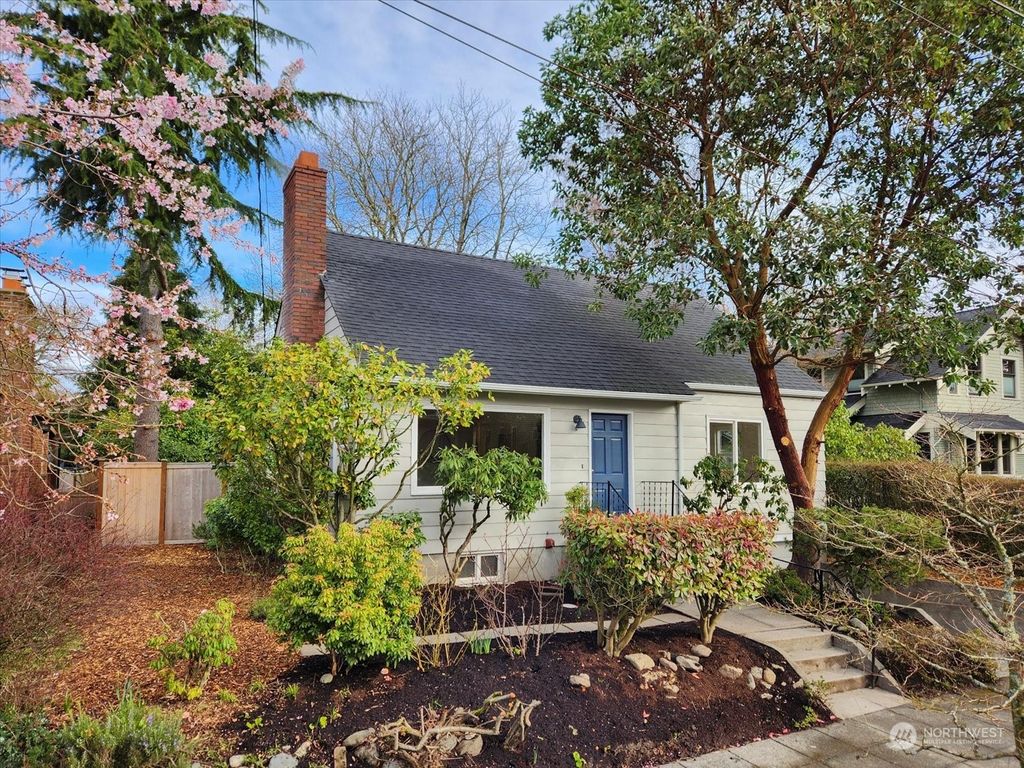 Photo of 808 W Armour Street, Seattle, WA 98119 (MLS # 2205018)