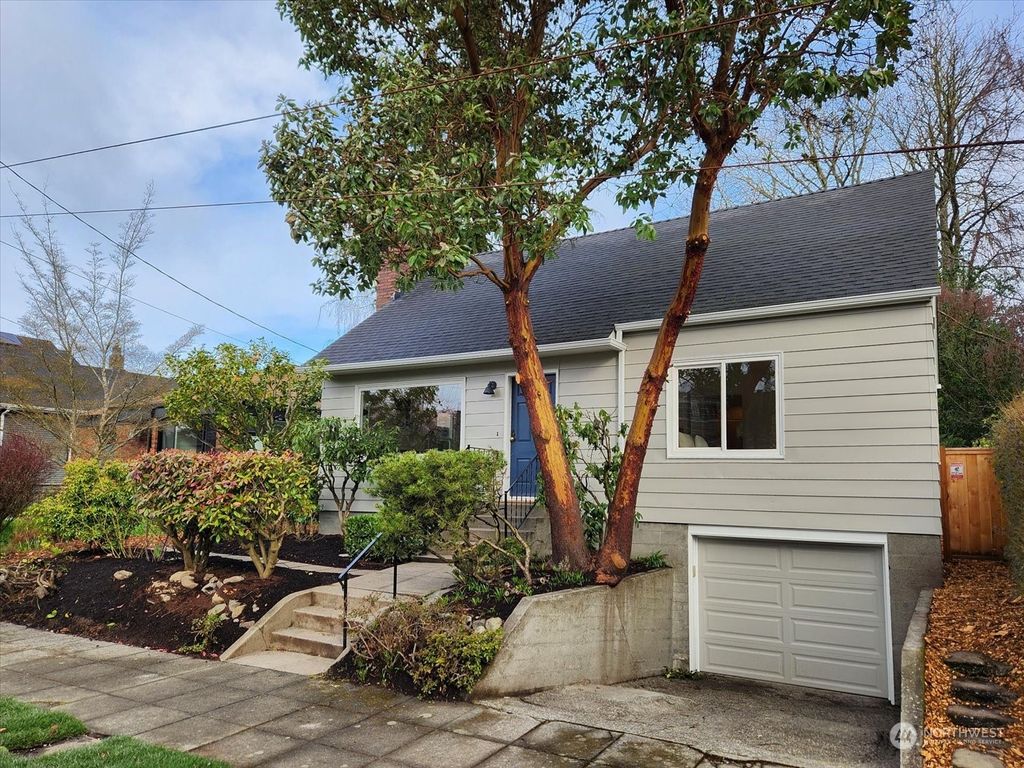 Photo of 808 W Armour Street, Seattle, WA 98119 (MLS # 2205018)