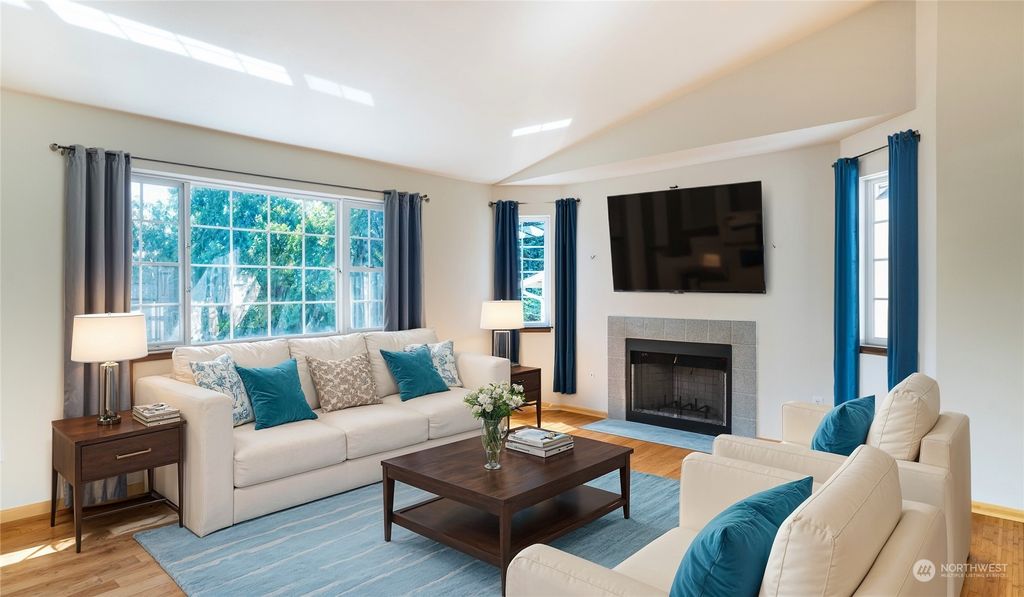Photo of 11035 30th Avenue NE, Seattle, WA 98125 (MLS # 2253738)