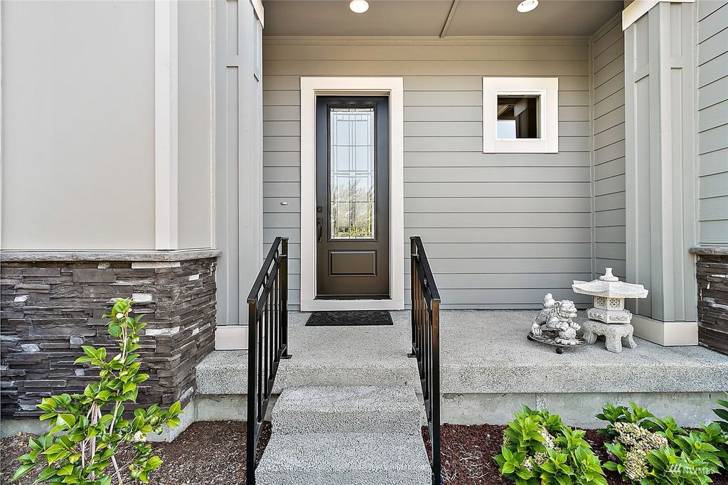 Photo of 350 Shadow Avenue NE, Renton, WA 98059 (MLS # 1993374)