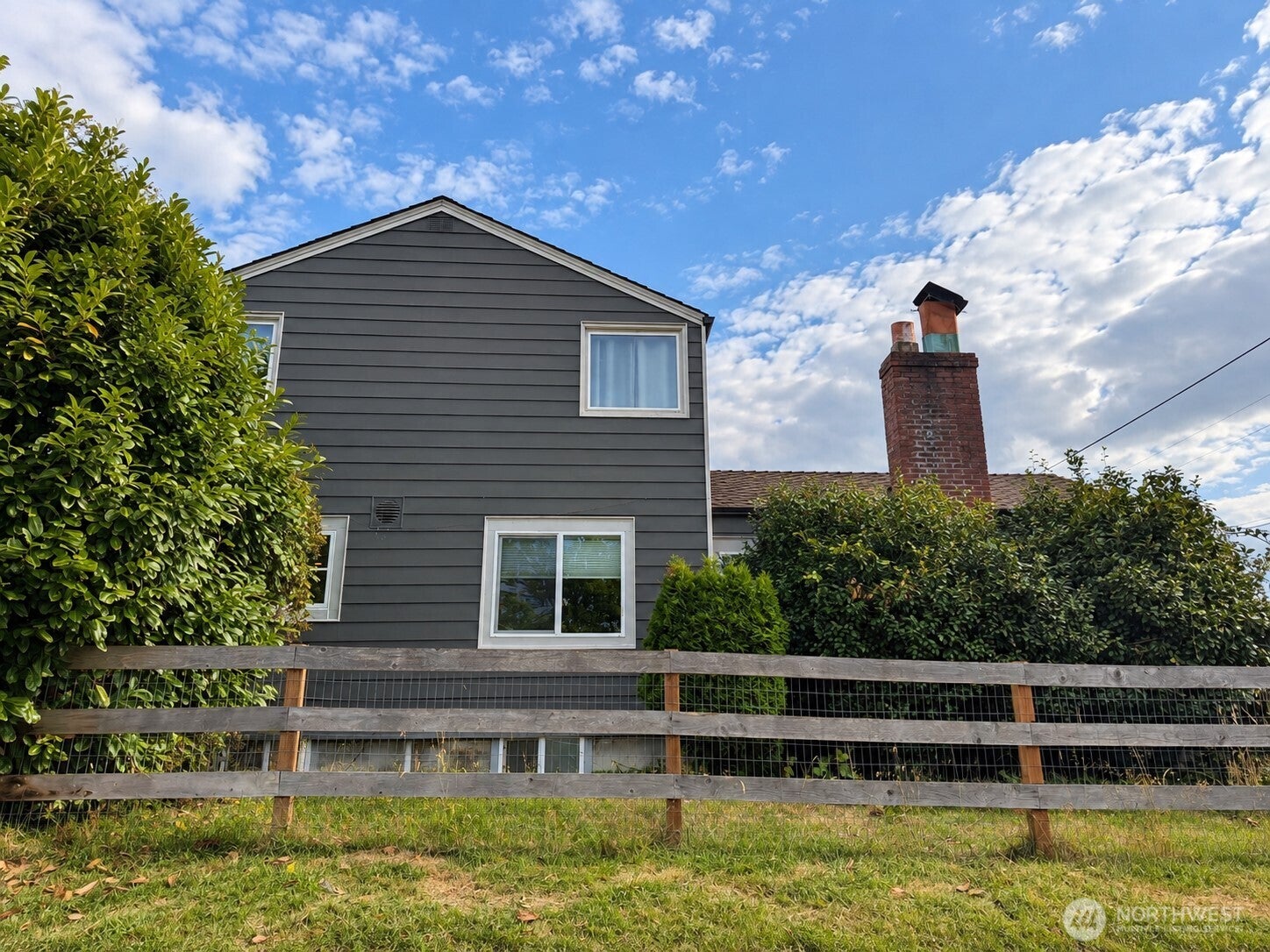 3202 E Grandview Avenue