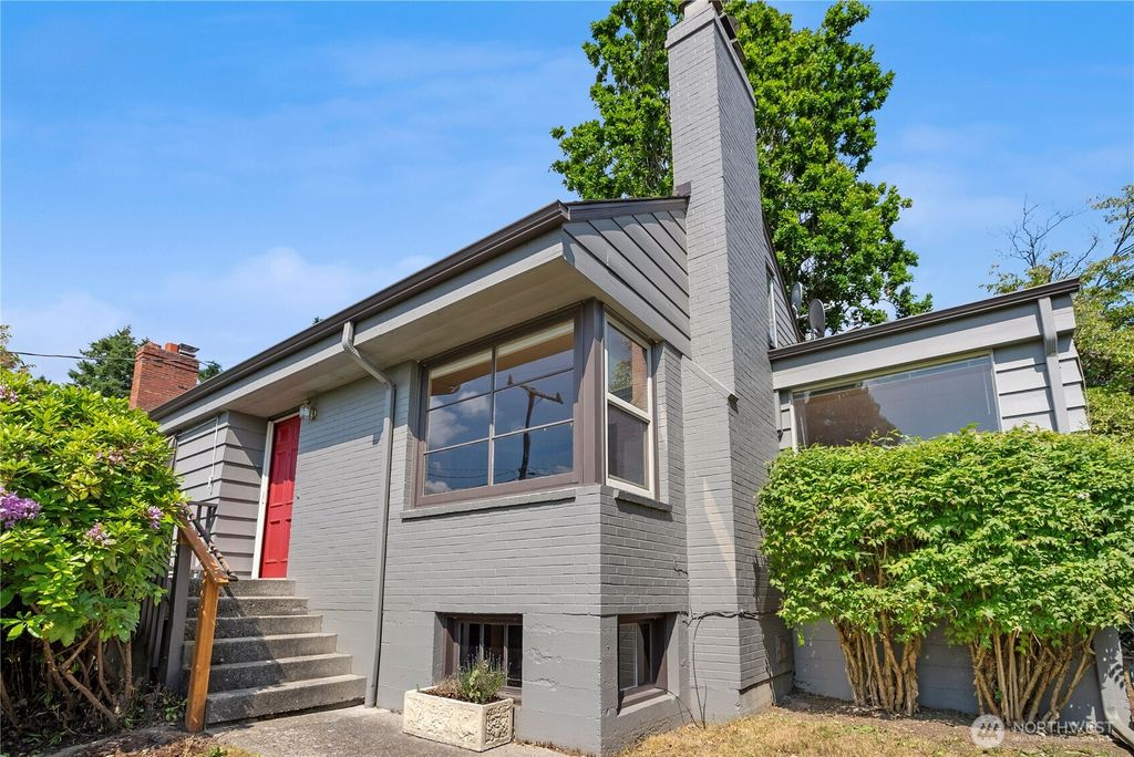 Photo of 6522 48th Avenue NE, Seattle, WA 98115 (MLS # 2387058)