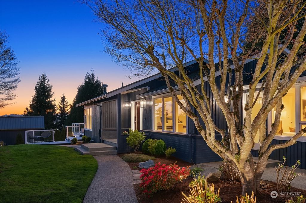 Photo of 128 14th Avenue, Kirkland, WA 98033 (MLS # 2217603)