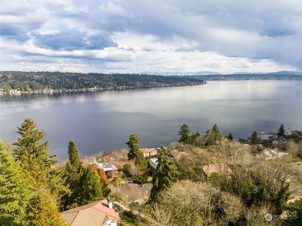 Photo of 11501 Lakeside Avenue NE, Seattle, WA 98125 (MLS # 2042331)