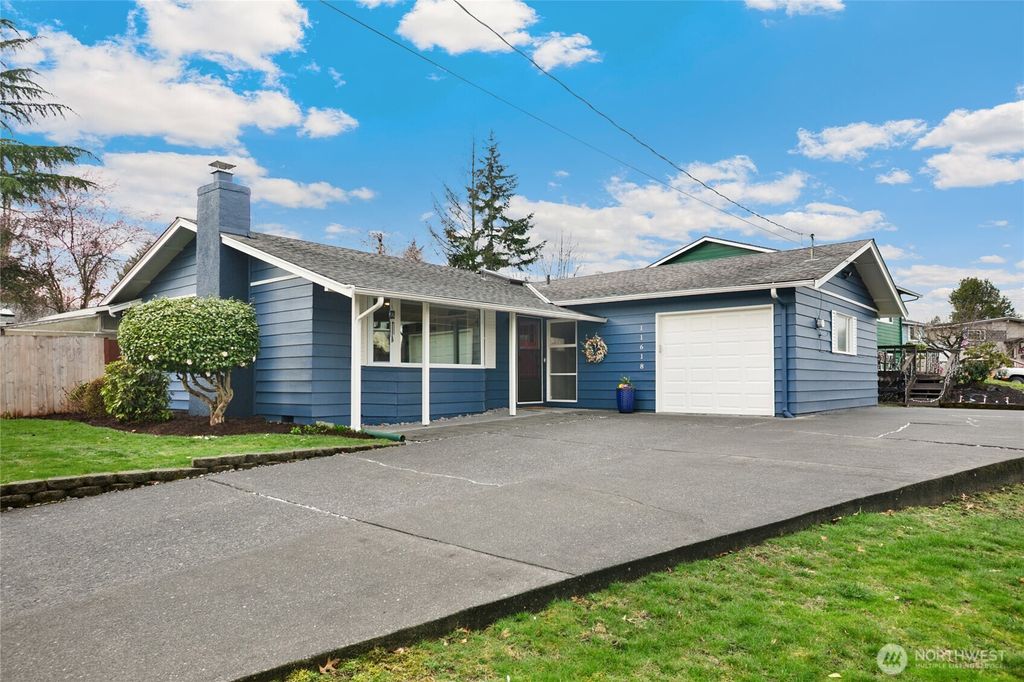 Photo of 11618 SE 166th Place, Renton, WA 98058 (MLS # 2494243)