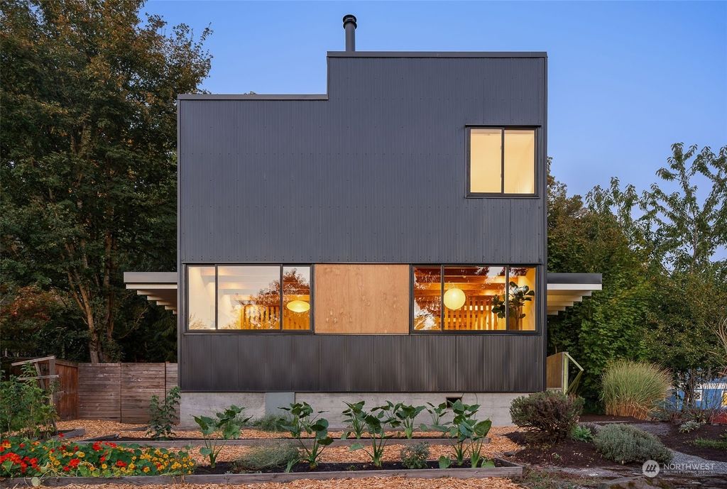 Photo of 2804 E Spruce Street, Seattle, WA 98122 (MLS # 2149257)