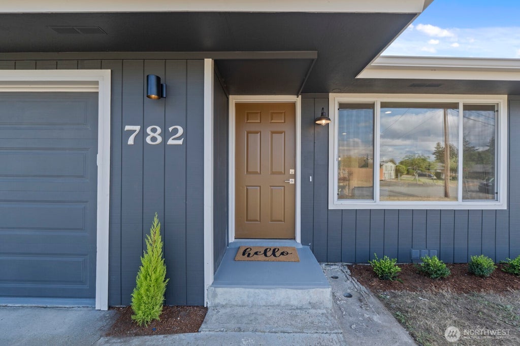 Photo of 782 Lynnwood Avenue NE, Renton, WA 98056 (MLS # 2586062)