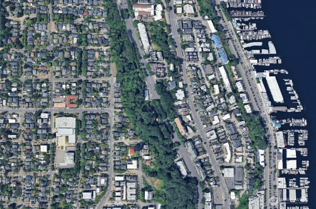 2121 Aurora Avenue N