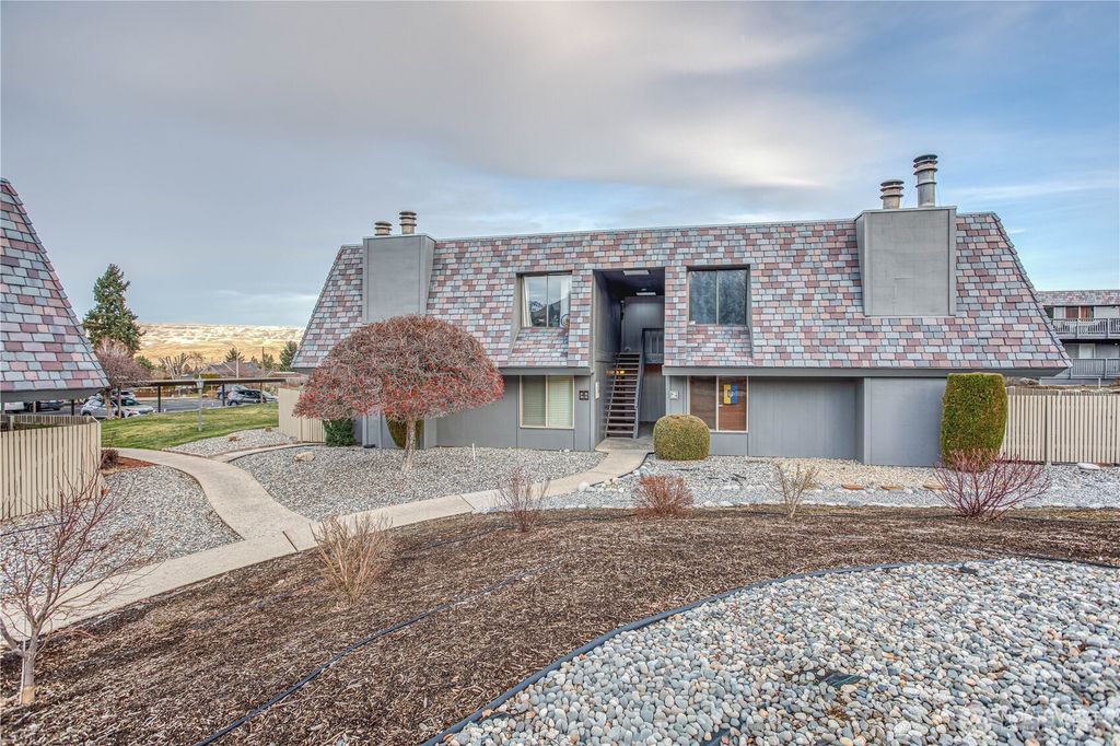 Photo of 1535 Castlerock Avenue #23, Wenatchee, WA 98801 (MLS # 2464142)
