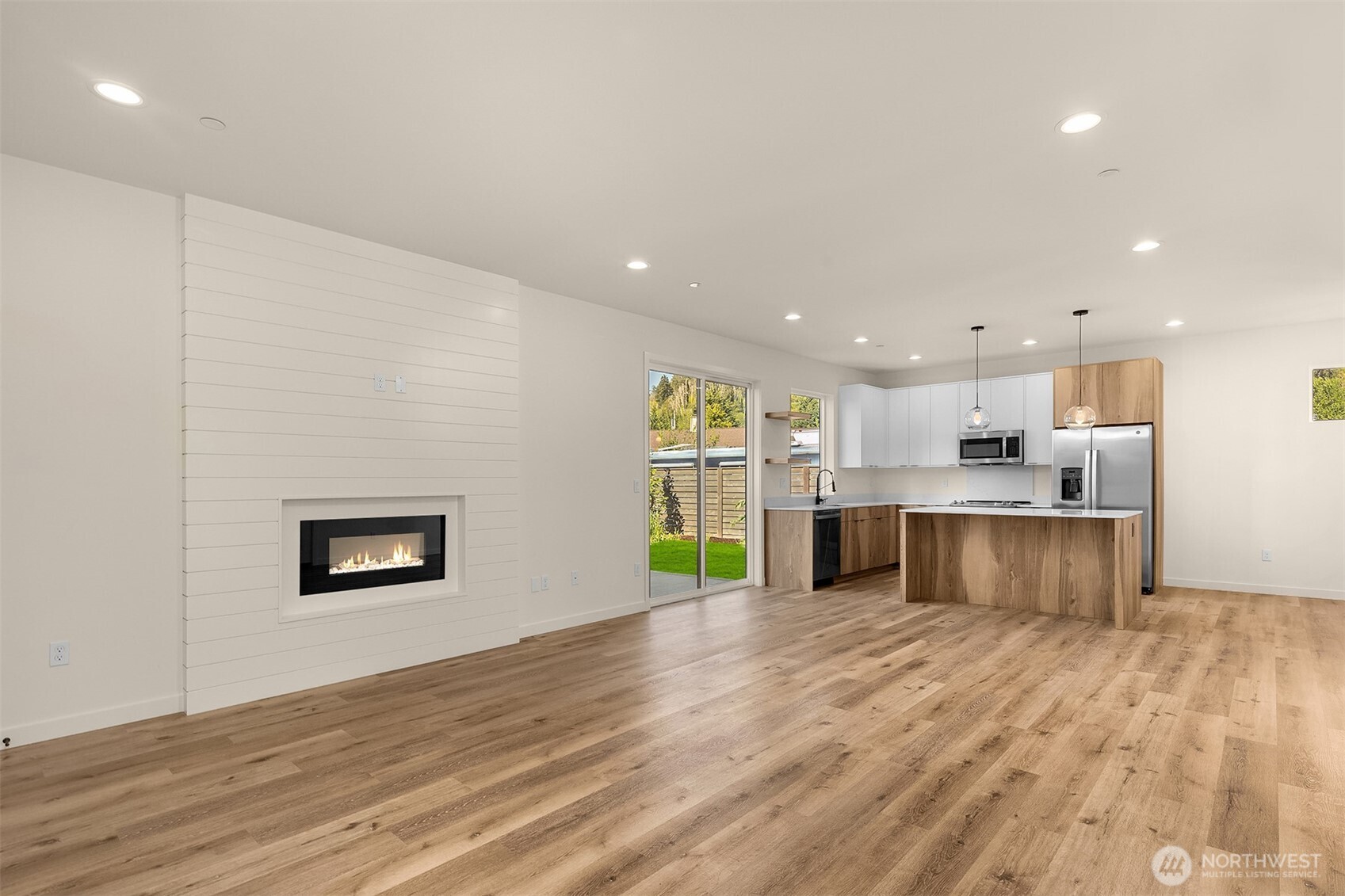 116 4th Avenue S