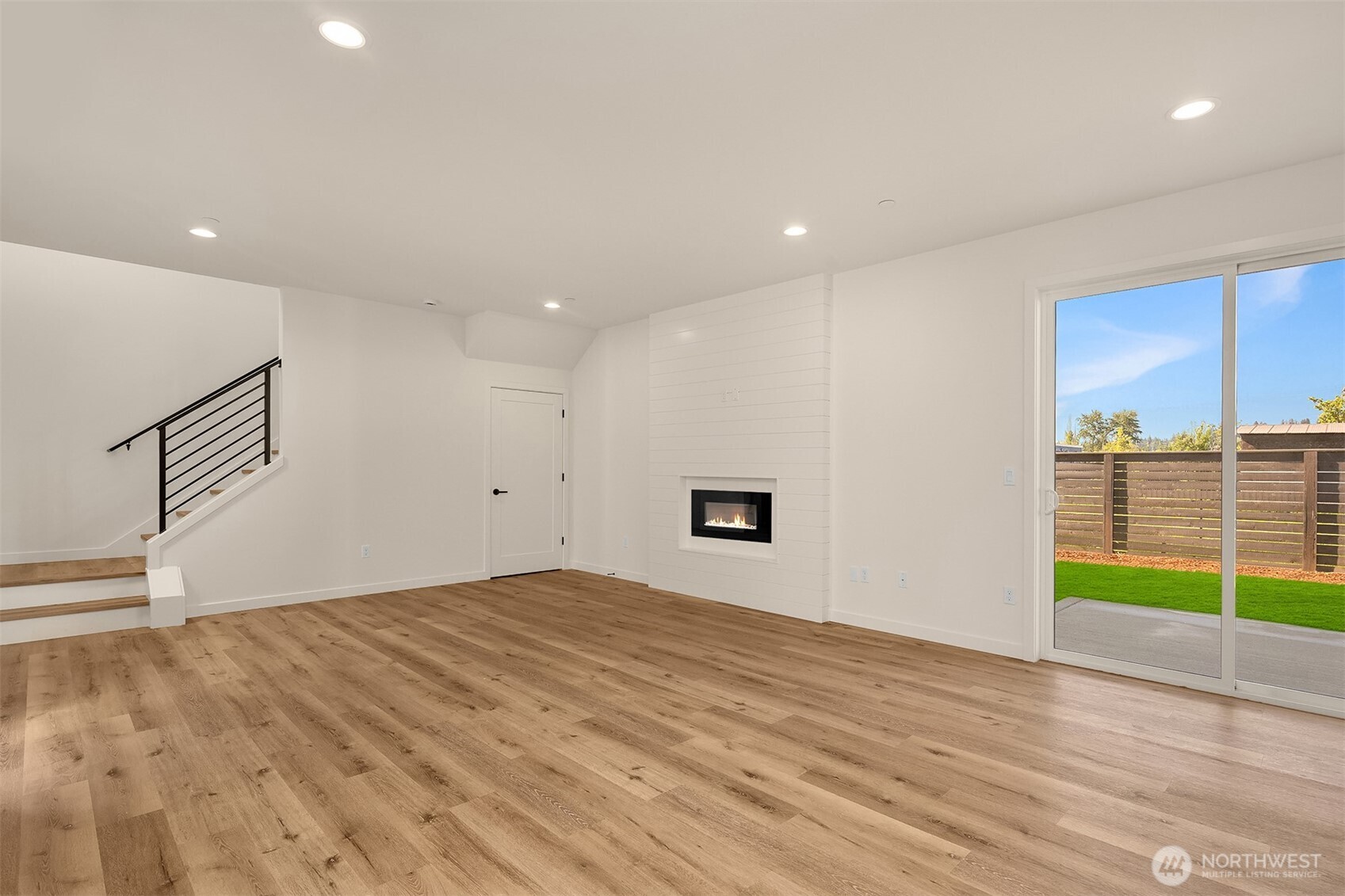116 4th Avenue S