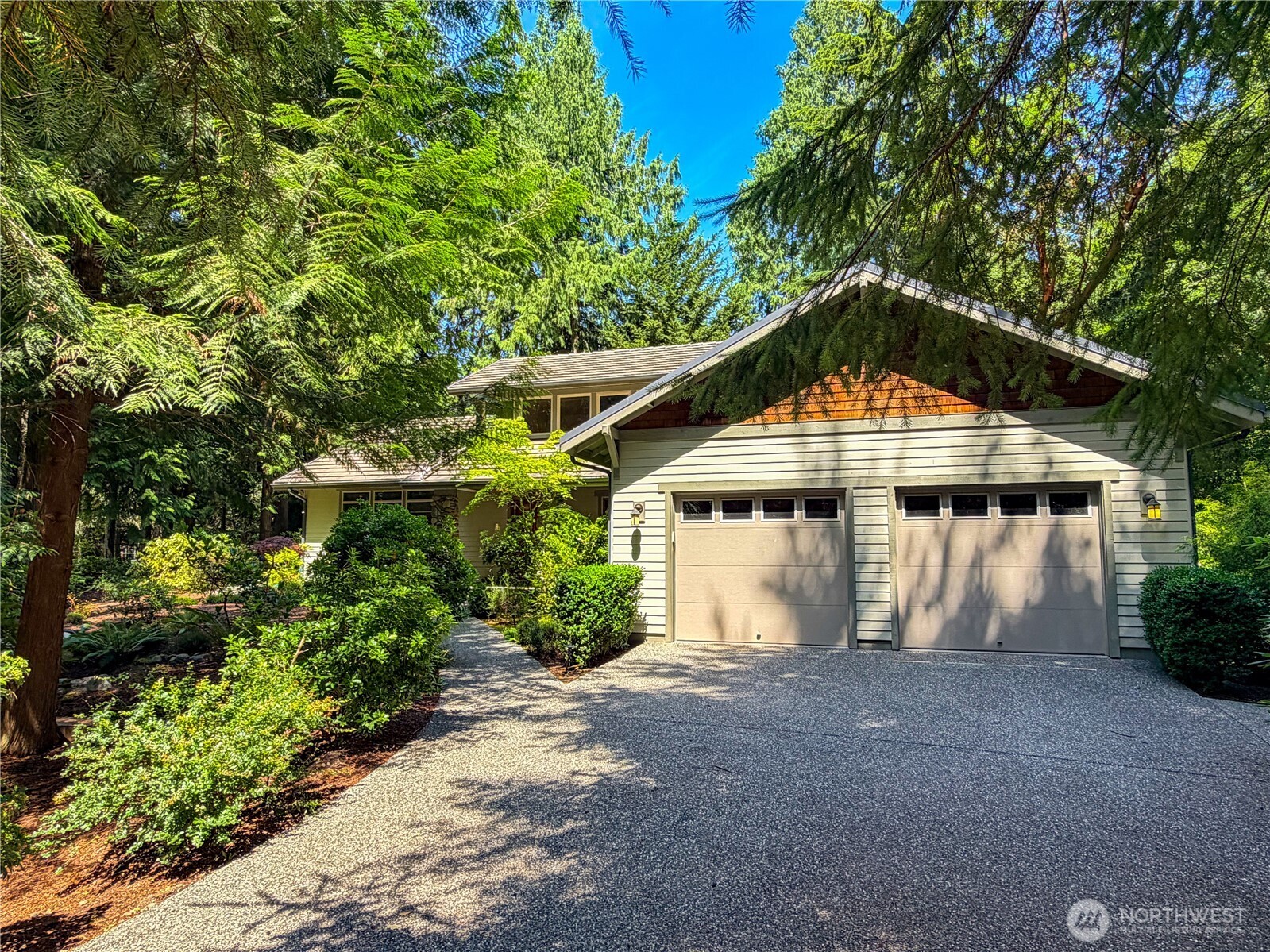 460 Pinecrest