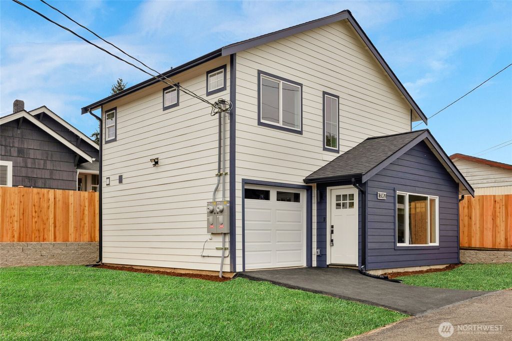 Photo of 1602 Baker Avenue #B, Everett, WA 98201 (MLS # 2428151)