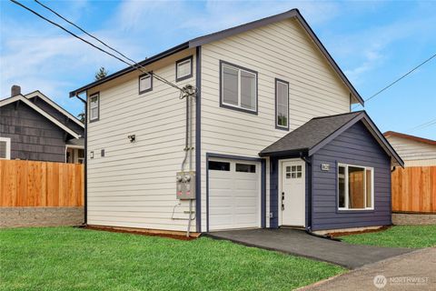Photo of 1602 Baker Avenue #B, Everett, WA 98201 (MLS # 2428151)