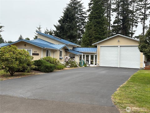 Photo of 1511 E 30th Street, Seaview, WA 98644 (MLS # 2550688)
