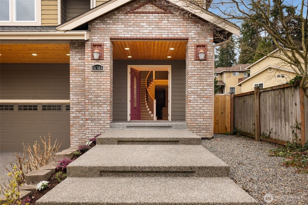 Photo of 16308 SIMONDS Road NE, Kenmore, WA 98028 (MLS # 2483113)