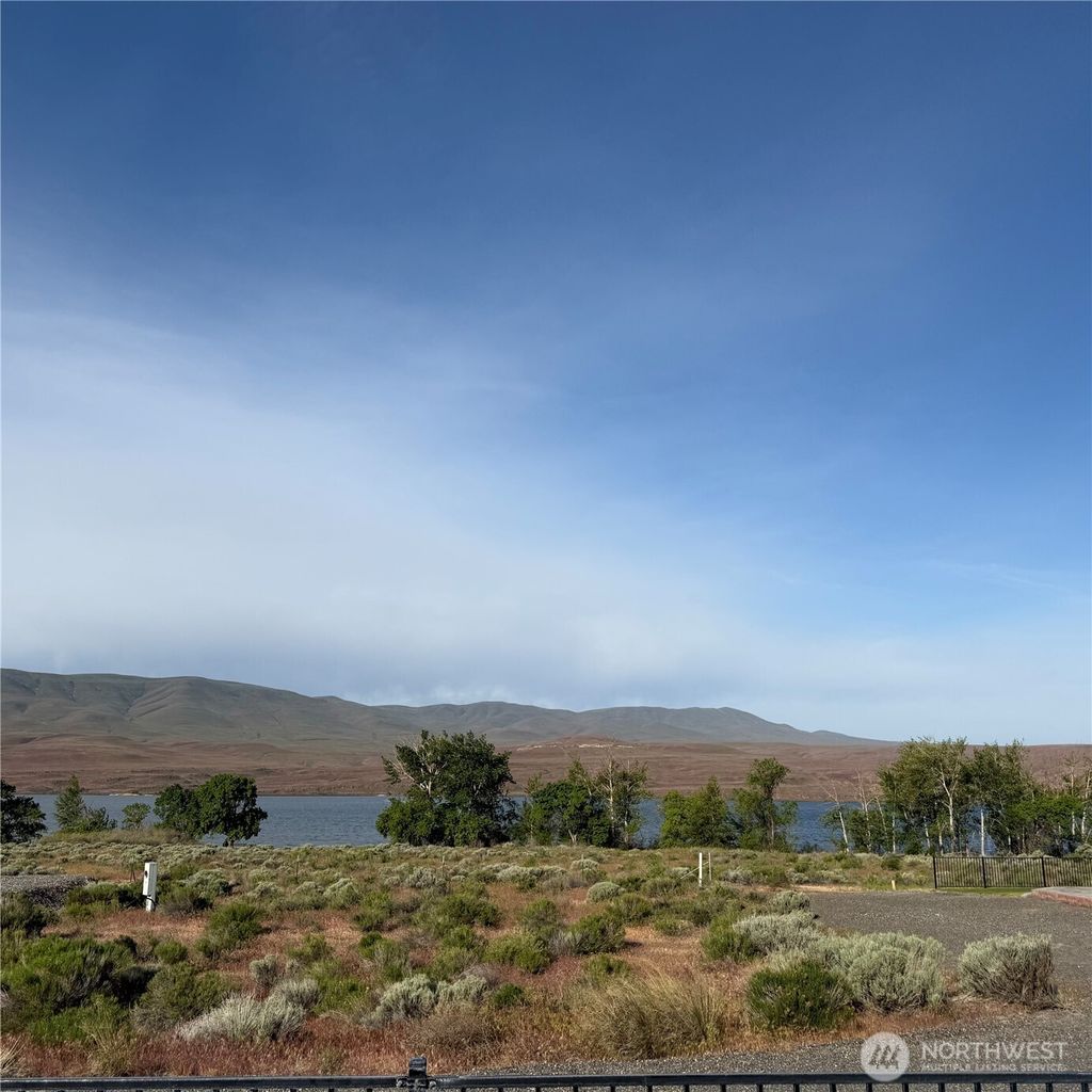 Photo of 610 Lakeside Way Sw WAY, Mattawa, WA 99349 (MLS # 2525220)