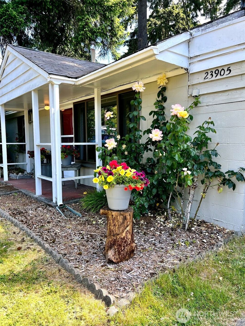 Photo of 23905 54th Avenue W, Mountlake Terrace, WA 98043 (MLS # 2404104)