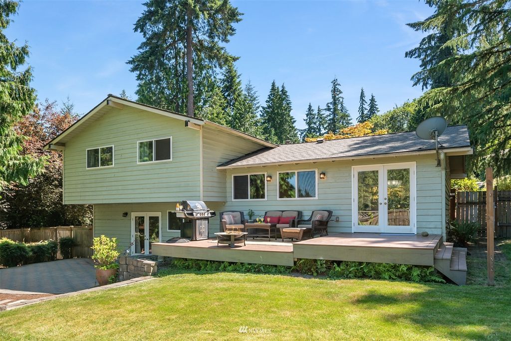Photo of 17714 NE 26th Street, Redmond, WA 98052 (MLS # 1972630)