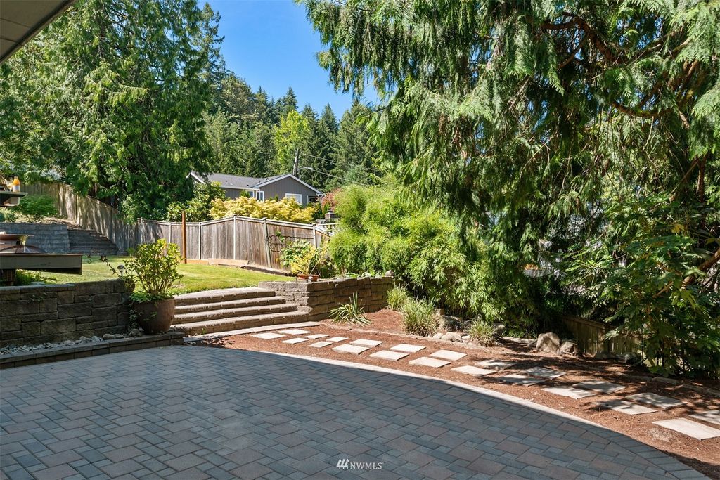 Photo of 17714 NE 26th Street, Redmond, WA 98052 (MLS # 1972630)