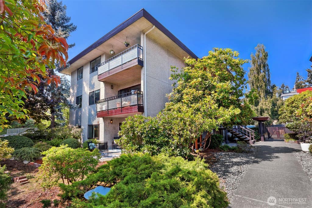 Photo of 300 N 137th Street #A, Seattle, WA 98133 (MLS # 2563124)