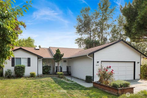 Photo of 3320 E Montgomery Street, Mount Vernon, WA 98274 (MLS # 2563194)
