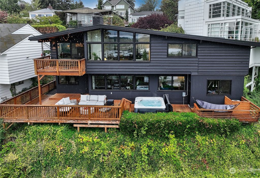 Photo of 7512 56th Avenue NE, Seattle, WA 98115 (MLS # 2001736)