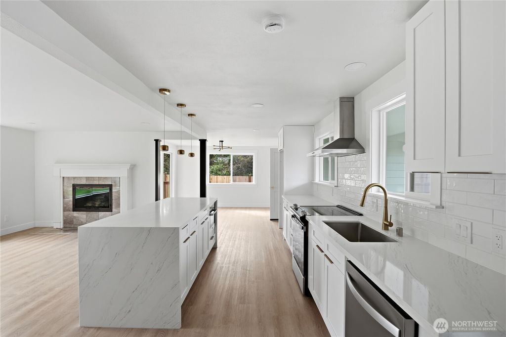 Photo of 23207 46th Avenue W, Mountlake Terrace, WA 98043 (MLS # 2511886)