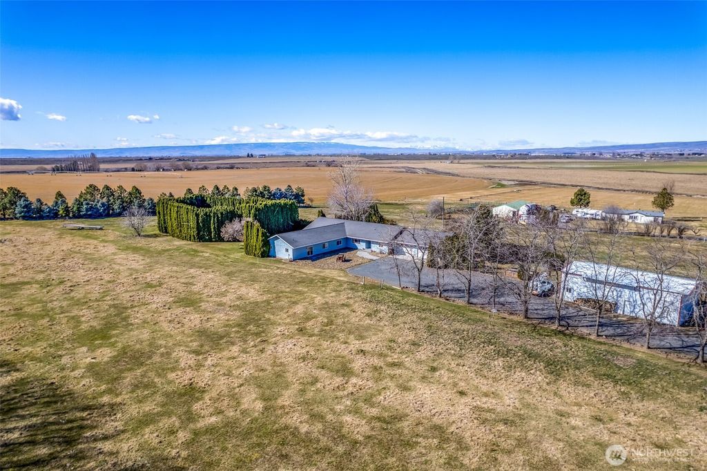 Photo of 8729 Road 7.6 NW, Ephrata, WA 98823 (MLS # 2483248)