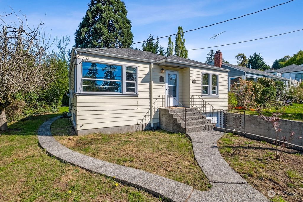 Photo of 929 E Temperance Street, Kent, WA 98030 (MLS # 2225332)