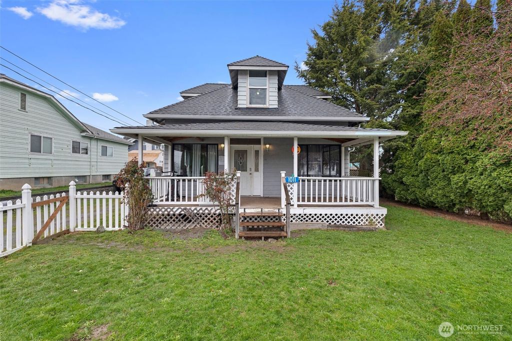 Photo of 1011 E Fairhaven Avenue, Burlington, WA 98233 (MLS # 2491998)