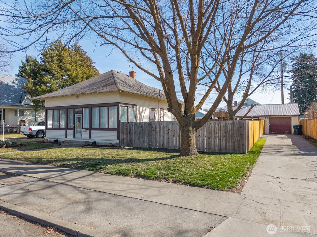 Photo of 105 W 5th Avenue, Ritzville, WA 99169 (MLS # 2484826)
