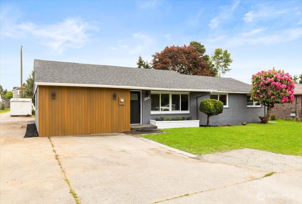 Photo of 308 E 84 Street, Tacoma, WA 98445 (MLS # 2524579)