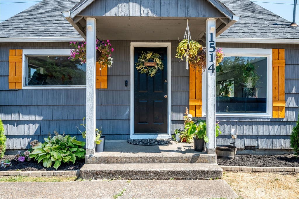 Photo of 1514 N 1st Avenue, Kelso, WA 98626 (MLS # 2566848)