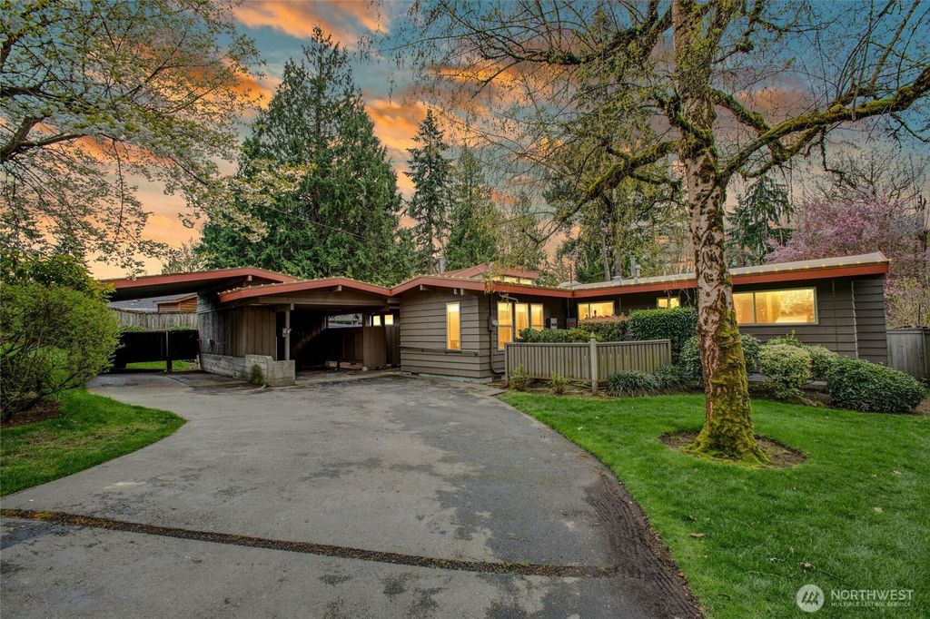 Photo of 6123 NE 188th Place, Kenmore, WA 98028 (MLS # 2349093)