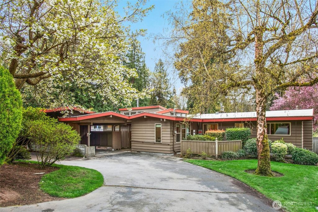 Photo of 6123 NE 188th Place, Kenmore, WA 98028 (MLS # 2349093)